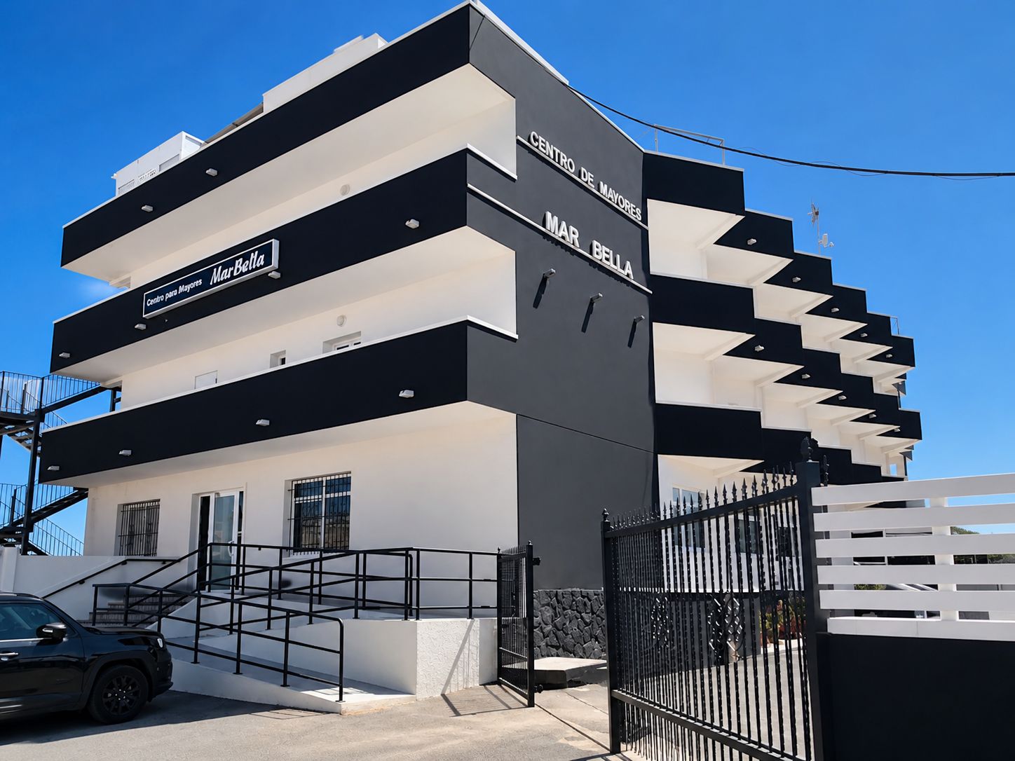 Fasaden til Mar Bella eldresenter i Torrevieja